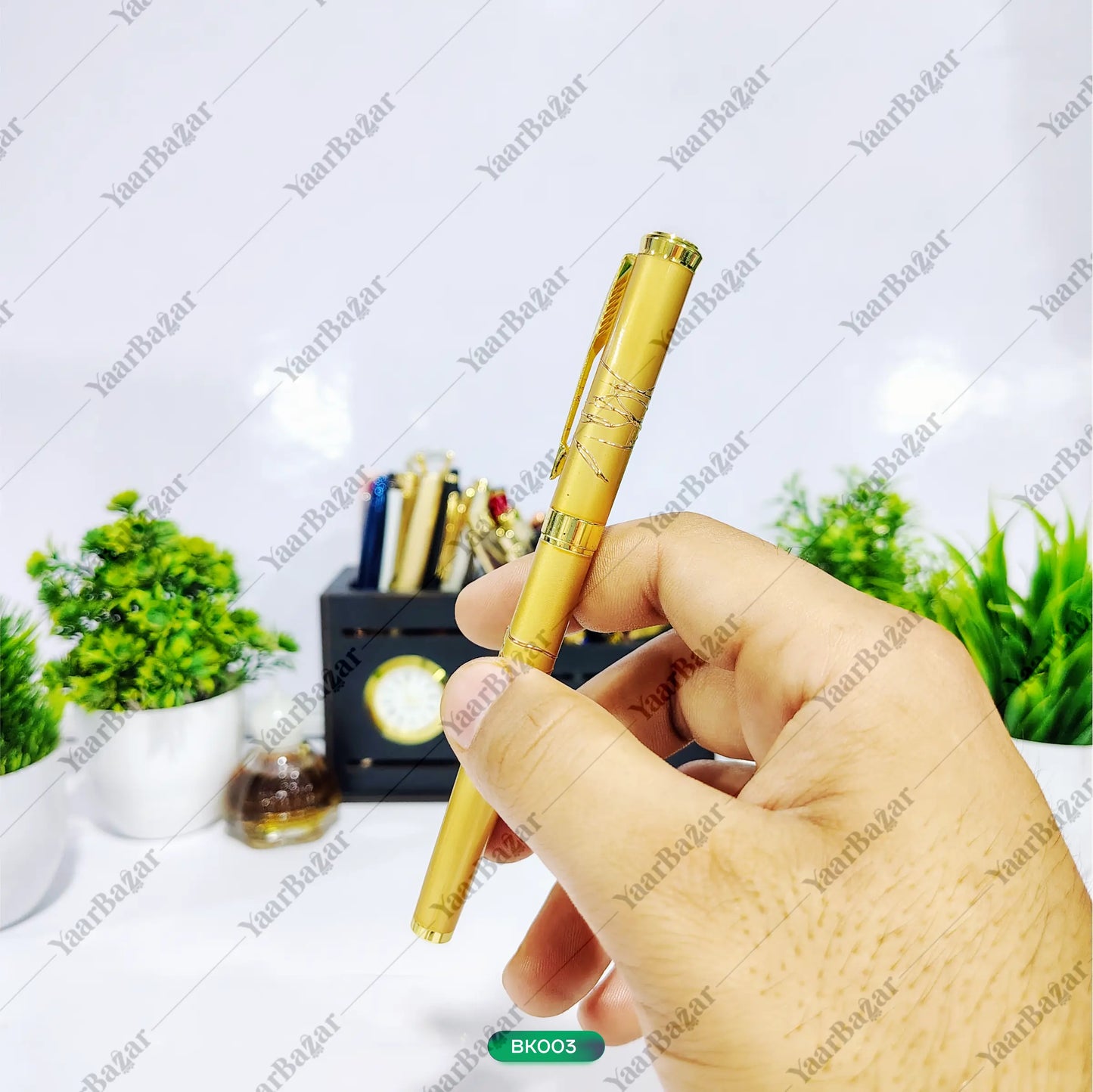 Zarqaa Elegant Gold Pen